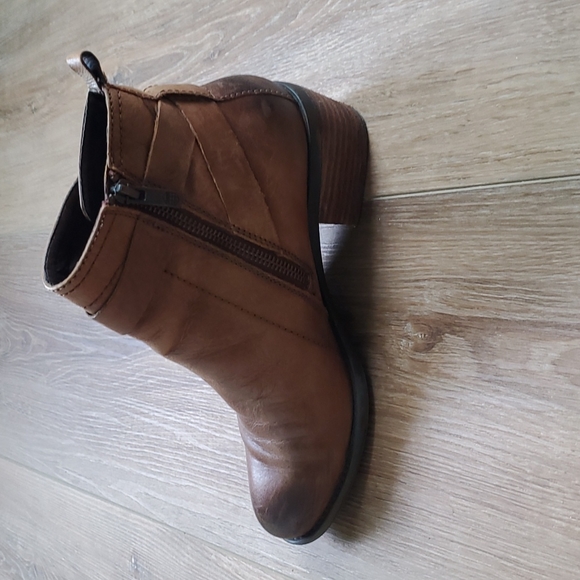 Vince camuto booties - Picture 3 of 11